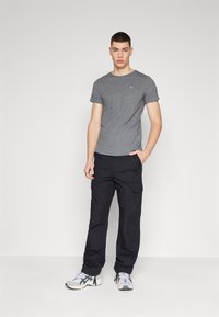Tommy Jeans JASPE C NECK  - Basic T-shirt - new charcoal