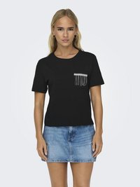 Zwarte katoen T-shirt met een ronde hals en korte mouwen, voorzien van een borstzak met zilveren horizontale strepen. Draag het met een denim mini rok.