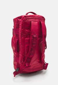 The North Face BASE CAMP VOYAGER DUFFEL 32L UNISEX - Hétvégi táska - beetroot/ed