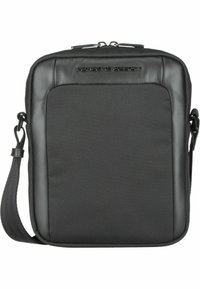 Borsa a tracolla nera con design testurizzato, che combina materiale sintetico e finiture lisce. Presenta una chiusura con zip e una tracolla regolabile.