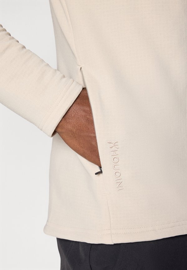 Outdoor jacket - foggy mountain4