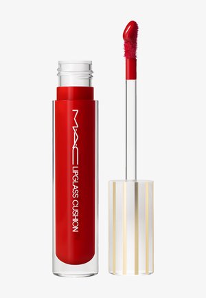 Gloss à lèvres MAC Lipglass Cushion en rouge vif avec bouchon transparent et rayé or, ouvert avec applicateur montrant la pointe du produit.