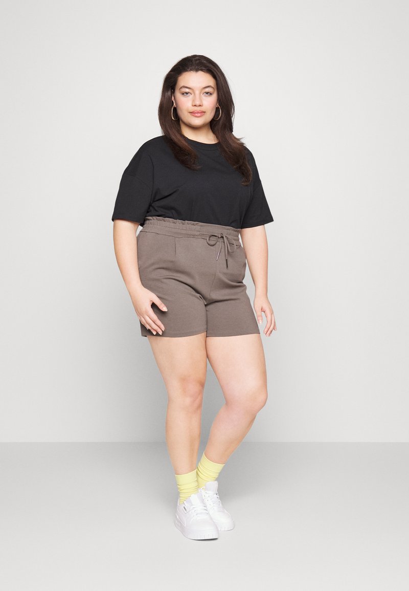 Damen Chinos | Vero Moda Curve VMEVA RUFFLE Shorts bungee/khaki - RU03085 Damen Chinos | Vero Moda Curve VMEVA RUFFLE Shorts bungee/khaki - RU03085