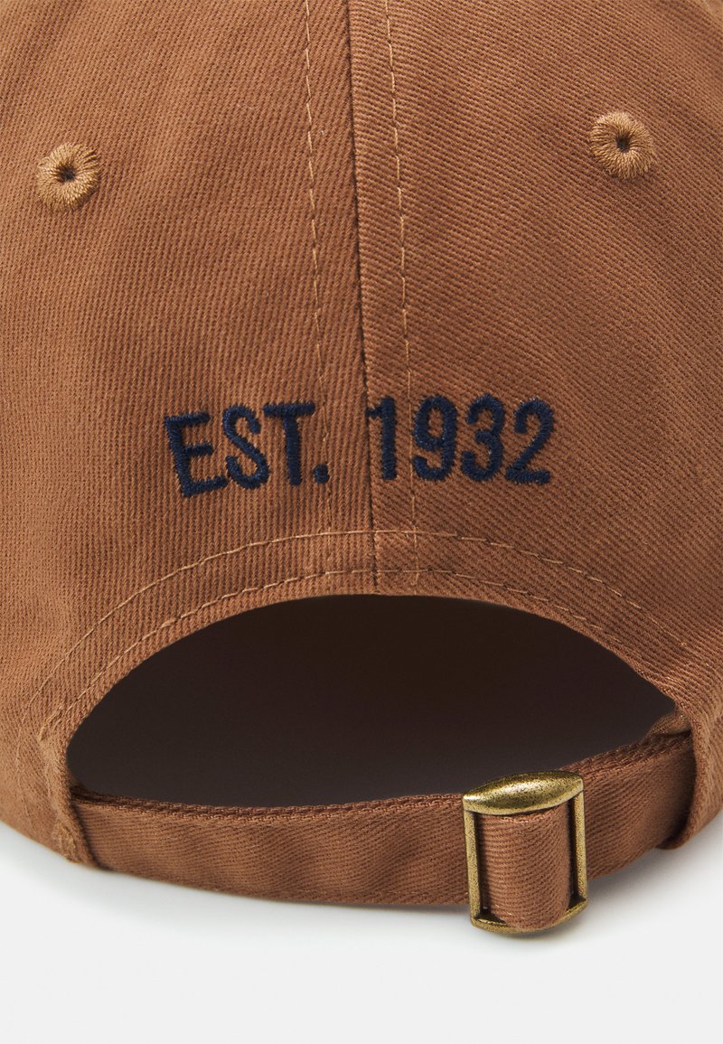 Herren Mützen, Hüte & Caps | R. M. WILLIAMS SCRIPT UNISEX Cap brown/navy/braun - AE27912 Herren Mützen, Hüte & Caps | R. M. WILLIAMS SCRIPT UNISEX Cap brown/navy/braun - AE27912