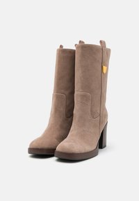 Coccinelle Botas con plataforma - warm taupe