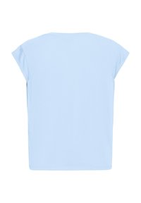 Svijetloplava majica kratkih rukava s okruglim izrezom, prikazana s leđa na bijeloj pozadini.