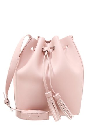 Weiche rosafarbene Leder-Beuteltasche mit Kordelverschluss, zwei Quasten und verstellbarem Schulterriemen.