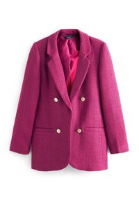 Blazer texturé magenta avec un design croisé à double boutonnage, boutons dorés et doublure rose soyeuse. Comprend deux poches avant et des revers crantés.