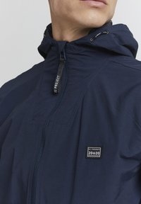 Thumbnail Image 4