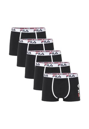 Pięć czarnych bokserek z białymi gumami w pasie i białą lamówką, każda guma z logo FILA w czerni i czerwieni.