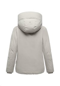 Giacca invernale con cappuccio grigio chiaro, maniche lunghe, polsini a coste e un piccolo emblema a forma di conchiglia sulla parte posteriore del cappuccio.