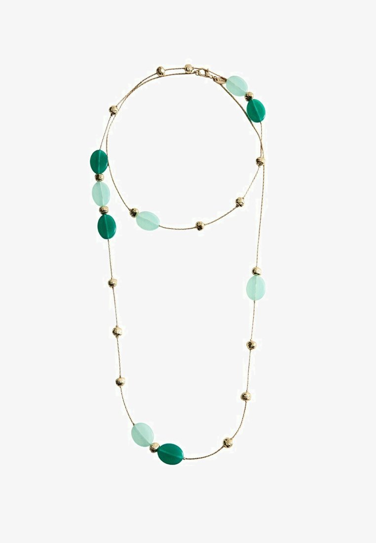 Collier chaîne en or avec des perles dorées petites alternant avec de grosses perles ovales en bleu clair et bleu sarcelle.