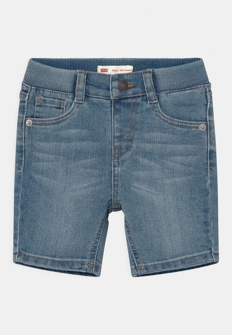 Short en denim à enfiler de couleur bleu moyen avec une ceinture côtelée, un design à cinq poches et une finition légèrement délavée. Comprend des accents métalliques.