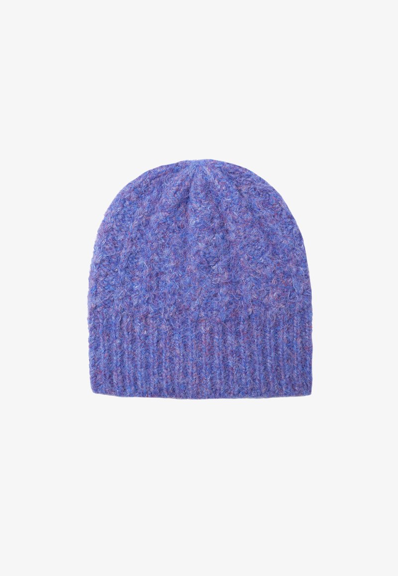 Fialová pletená čepice vyrobená z vlny, se strukturovaným vzorem a žebrovaným okrajem, s kombinovanými odstíny modré a fialové.