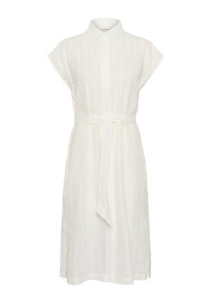 Witte jurk met kraag, korte mouwen en een strik in de taille. Heeft subtiele verticale strepen en een knoopsluiting aan de voorkant.