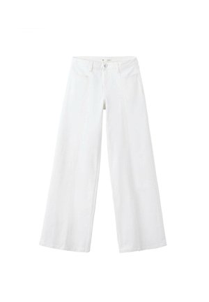 Weiße Jeans mit weitem Bein, Vordertaschen und Knopfverschluss, auf weißem Hintergrund dargestellt.