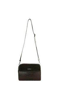 Brązowa torebka z teksturowanym wzorem krokodyla, zamszowym wierzchem i odczepianym paskiem. Posiada srebrne okucia i zamek błyskawiczny.