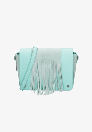 Licht turquoise leren crossbodytas met suède franjes die aan de voorklep hangen en een verstelbare schouderband.