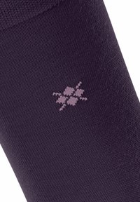 Sossetta viola scura con una texture liscia e un sottile dettaglio del logo di colore viola chiaro con un motivo floreale.