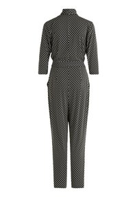 Svartvitt mönstrad jumpsuit med krage, långa ärmar, bälte i midjan och avsmalnande ben, med sidfickor.