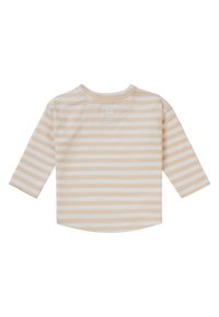 Chemise à manches longues rayée dans des tons beiges doux avec des rayures blanches ; encolure et ourlet arrondis, fabriquée à partir d'un tissu lisse et léger.