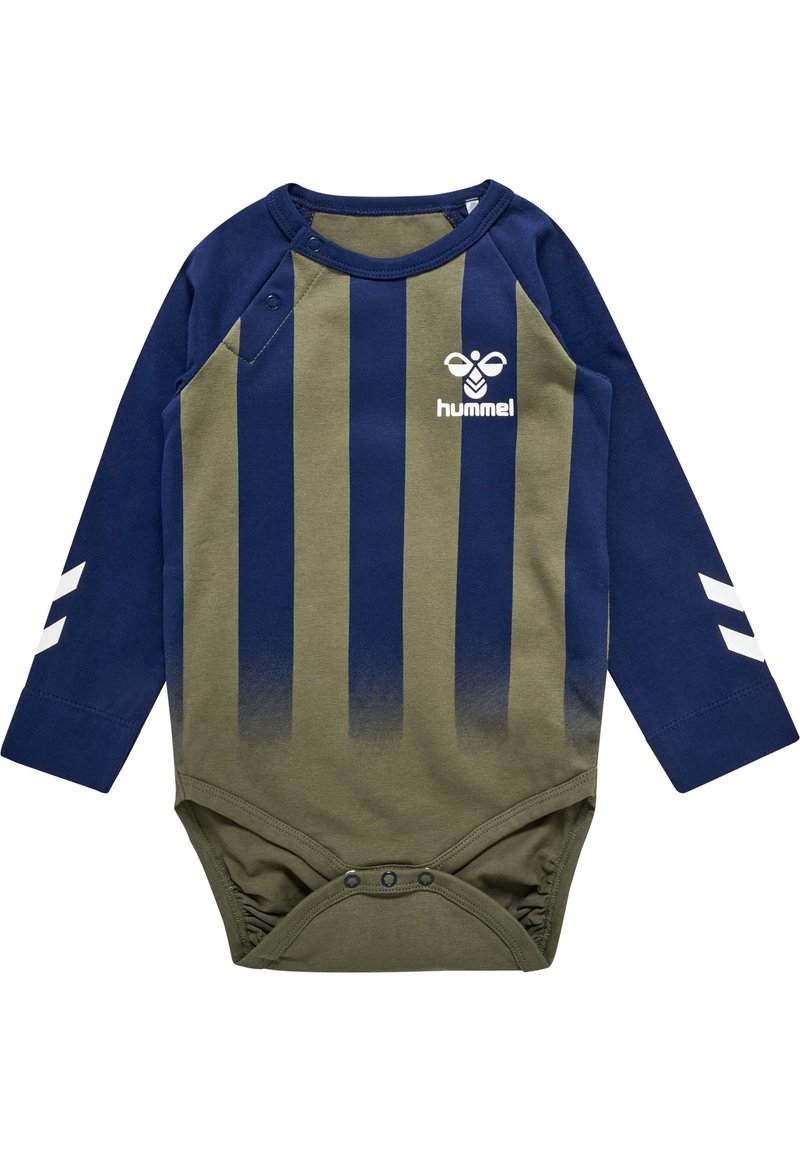 Langärmliger Body in Marineblau und Olivgrün mit vertikalen Streifen. Mit Hummel-Logo und weißen Akzenten an den Ärmeln. Druckknopfverschluss an der Unterseite.