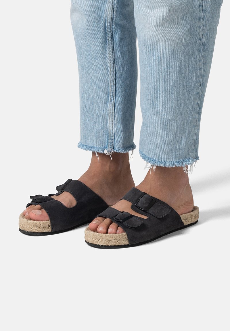 FRED MARTIN COLLECTION CANNES - Mules - charcoal suede