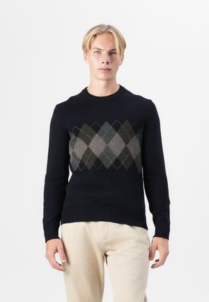 Pull en marine doté d'un motif losange argyle dans des nuances de vert et de gris, avec un col rond côtelé et des poignets côtelés, et une silhouette ajustée.