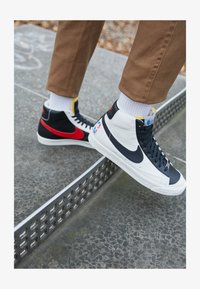 Não selecionado, sail/black/chile red