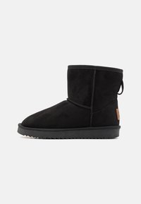 XTI Botines - black