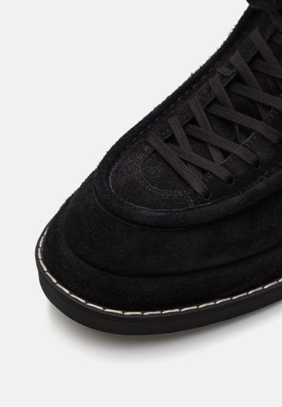 The Antipode PARABOOT MIDI   - Šněrovací kotníkové boty - black