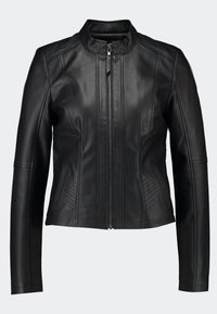 Czarna kurtka skórzana z kołnierzem typu stójka, zapięciem na zamek z przodu, dopasowanym krojem i teksturowanymi przeszyciami po bokach. Strukturalny kształt.