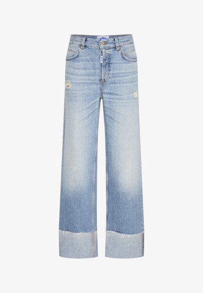 Lichtblauwe wijde jeans met gescheurde patches, een ruwe zoom en een lichte vervaging. Voorzien van standaardzakken en een knoop- en ritsluiting.