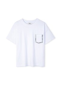 Witte katoenen T-shirt met een ronde hals en korte mouwen. Heeft een zak met een gestructureerde zilveren accent langs de rand.