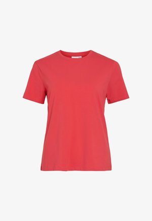 Enkel rød koralfarvet T-shirt med korte ærmer og rund hals på hvid baggrund.