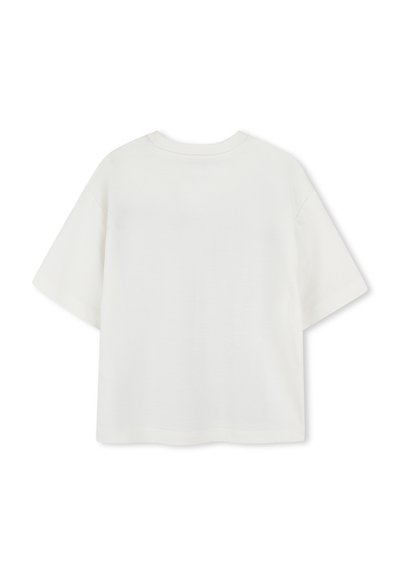 Witte katoenen T-shirt met korte mouwen, een ronde halslijn en een losse pasvorm. Gladde textuur, minimale details aan de achterkant.