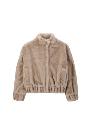 Beige nepbontjas met een staande kraag, elastische manchet en een tailleband. Beschikt over twee zijzakken en een zachte, gestructureerde oppervlakte.