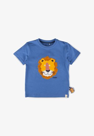 Blaues Kinder-T-Shirt mit einem großen, bunten Löwengesicht in der Mitte der Vorderseite und einem kleinen Löwenetikett an der Seitennaht.