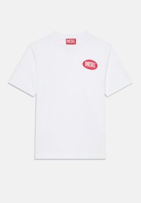T-shirt blanc à manches courtes en coton, avec un logo ovale rouge "DIESEL" sur la poitrine. Design classique à col ras du cou.