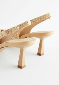 Next Pumps - natural