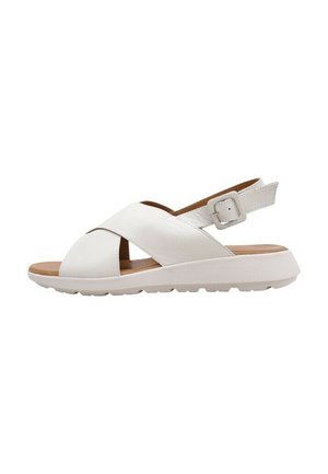 Sandalias de piel blanca tipo slingback con correas cruzadas, suela plana de goma, hebilla ajustable en el tobillo y textura suave acabada.