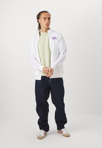 Thumbnail Image 6