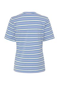 T-shirt rayé présentant des lignes horizontales en bleu, bleu clair et lavande sur un fond blanc. Manches courtes et col rond.