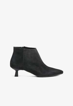 Via Tortona 18 TRONCHETTO SCAVIGLIATO - Bottines - nero