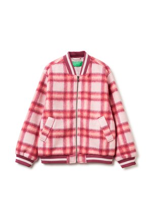 Fleece-Bomberjacke in Pink mit rotem Karomuster. Enthält einen gerippten Kragen und Bündchen, einen Reißverschluss und zwei Vorderaschen.