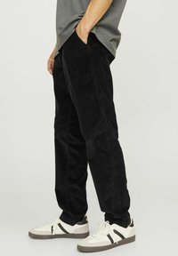 Jack & Jones JWHACE JJHARVEY czarny