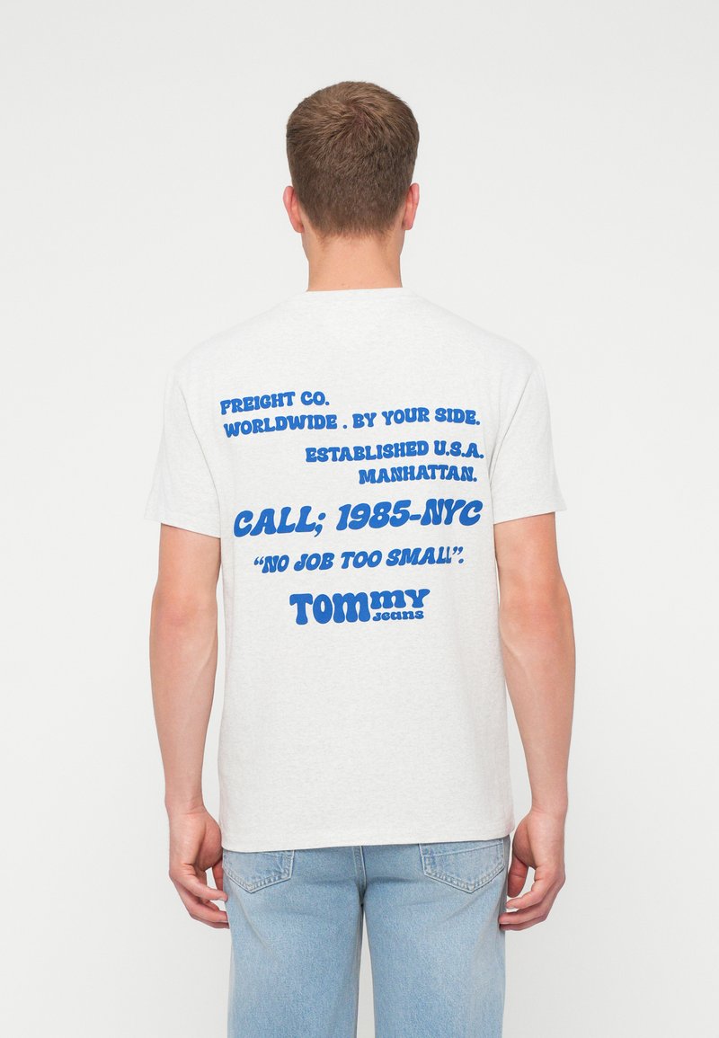 Tommy Jeans FONT PLAY - Triko s potiskem - grey heather