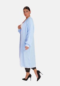 Elara Strickjacke - hellblau