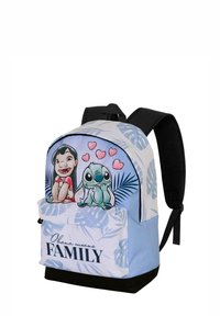 Mochila azul con personajes de dibujos animados en la parte frontal, patrones florales y una base negra. El texto dice "Ohana significa FAMILIA." Correas ajustables.
