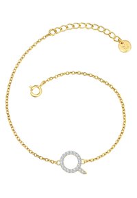 Guldkedjearmband med en cirkulär "Q"-detalj prydd med klara ädelstenar. Inkluderar en fjädernäbb och en justerbar kedjeextension.